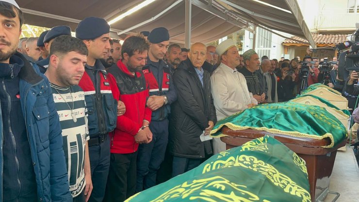 İzmir'de evde çıkan yangında ölen 5 kardeşten geriye oyuncakları kaldı (7)