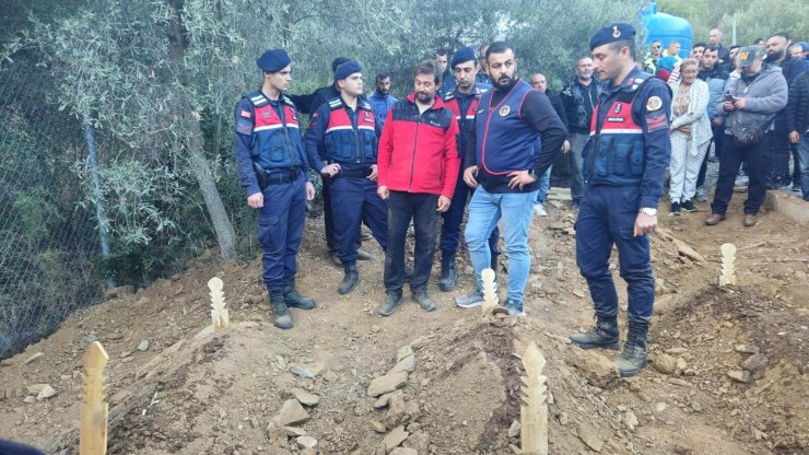 İzmir'de evde çıkan yangında ölen 5 kardeşten geriye oyuncakları kaldı (8)