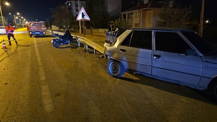 Otomobille çarpışan motosikletin sürücüsü yaralandı; kaza anı kamerada