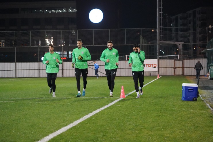 caykur-rizespor-eyupspor-macinin-hazirliklarina-basladi-11.jpg