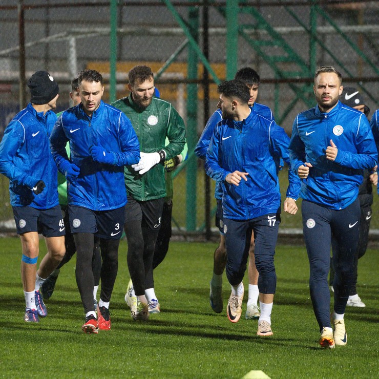 caykur-rizespor-trendyol-super-ligin-14-haftasinda-1-aralik-pazar-gunu-saat-16-00da-kayserispor-ile-yapacagi-macin-hazirliklarina-basladi-5.jpg