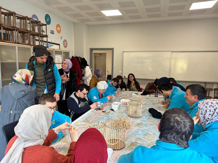 kyk-ayder-kiz-ogrenci-yurdu-ogrencileri-ozel-gereksinimli-cocuklarla-bir-araya-geldi-2.jpg
