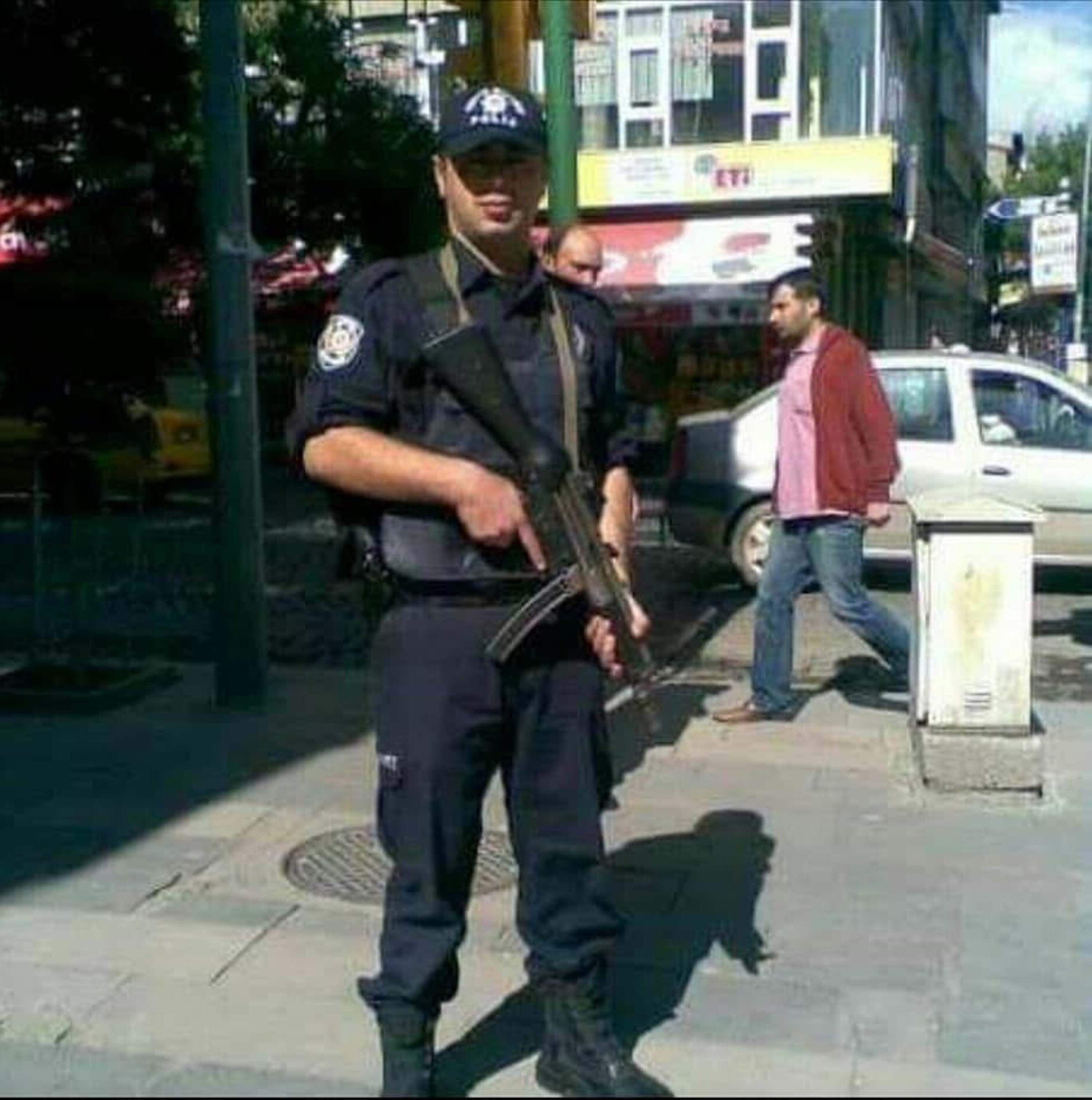 seferihisardaki-saldirida-yaralanan-pol-456585-134790.jpg