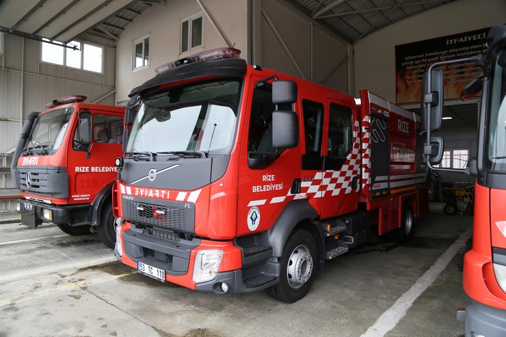 rize-itfaiyesi-yeni-araclarla-guclendi-7.jpg