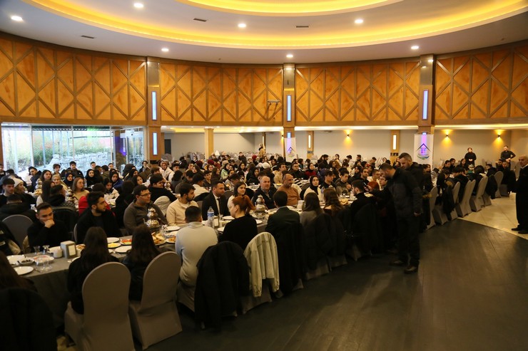 baskan-rahmi-metin-ribegemli-genclerle-bulustu-1.jpg