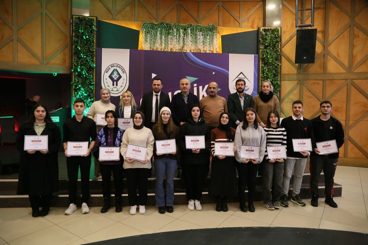 baskan-rahmi-metin-ribegemli-genclerle-bulustu-2.jpg