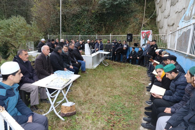 sehit-ugur-korkmaz-rizede-kabrinde-anildi-4.jpg