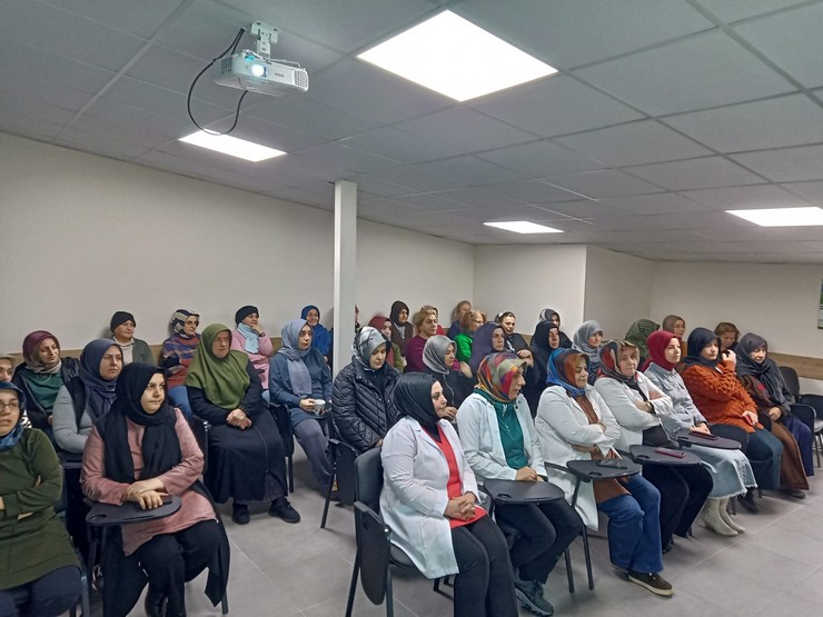 rize-belediyesinden-kadin-kursiyerlere-bagimlilikla-mucadele-egitimi-2.jpg