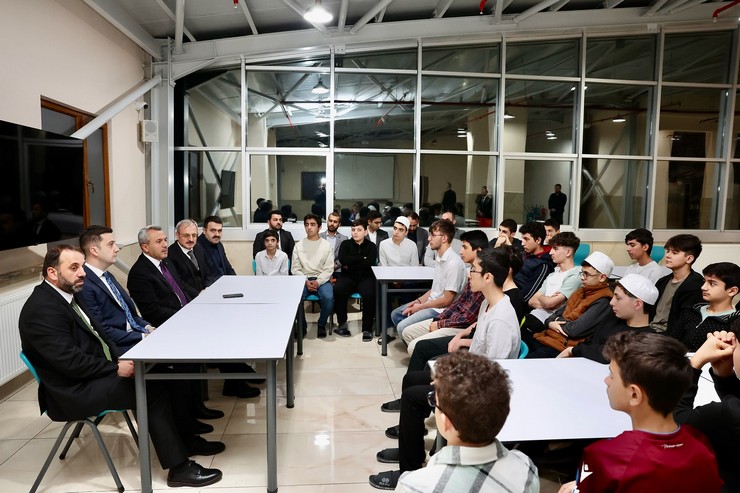 rize-valisi-baydastan-kuran-egitim-merkezine-ziyaret-2.jpg