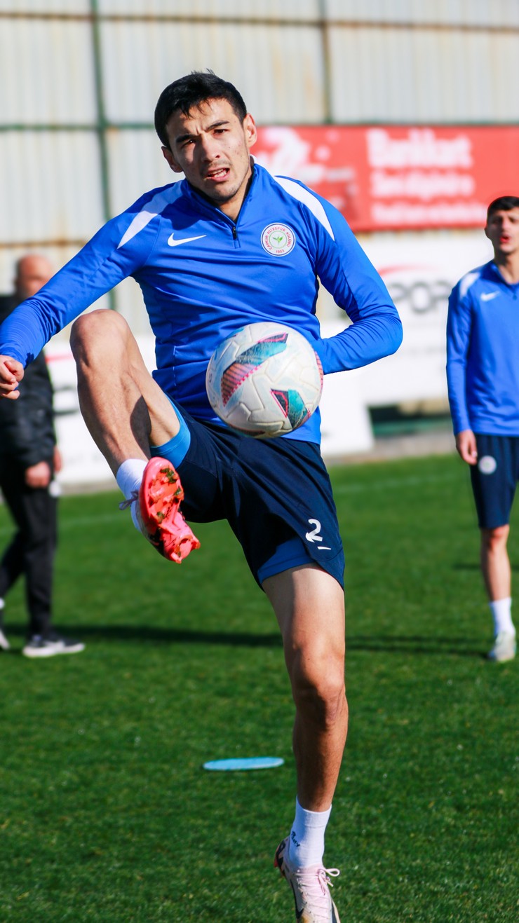 caykur-rizespor-besiktas-maci-hazirliklarini-surduruyor-14.jpg