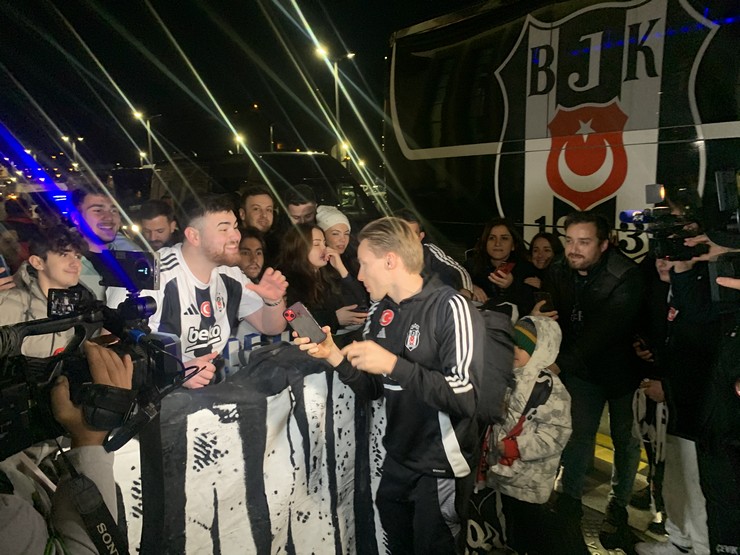 besiktas-kafilesi-rizeye-geldi-22.jpg