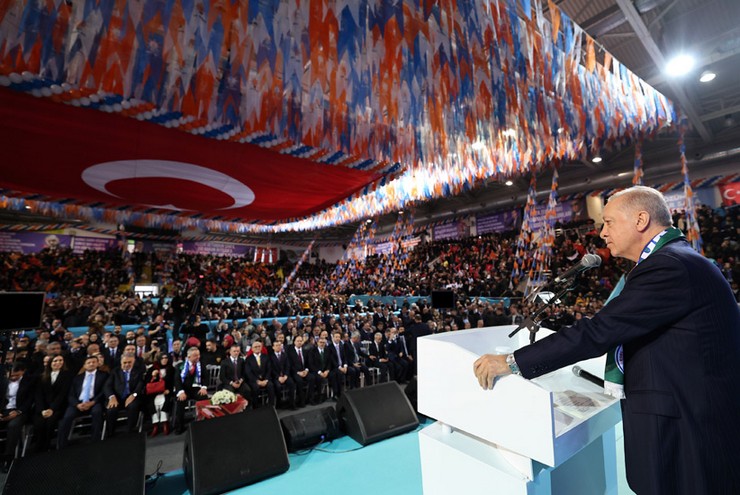 cumhurbaskani-ve-ak-parti-genel-baskani-recep-tayyip-erdogan-rize-yenisehir-spor-salonunda-duzenlenen-ak-parti-rize-8-olagan-il-kongresine-katilarak-bir-konusma-yap.jpg