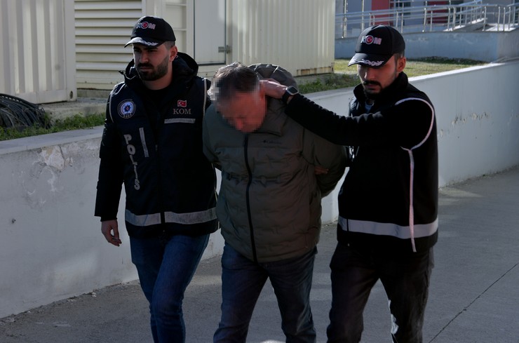 cesme-suyu-ekleyerek-cogalttigi-zemzem-sulari-tum-ulkeye-dagitiliyormus-4.jpg