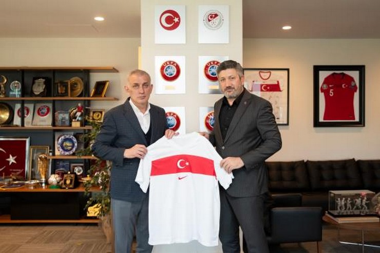 rizenin-guneysu-belediye-baskani-rifat-ozer-turkiye-futbol-federasyonu-baskani-ibrahim-ethem-haciosmanoglunu-makaminda-ziyaret-etti-2.jpg