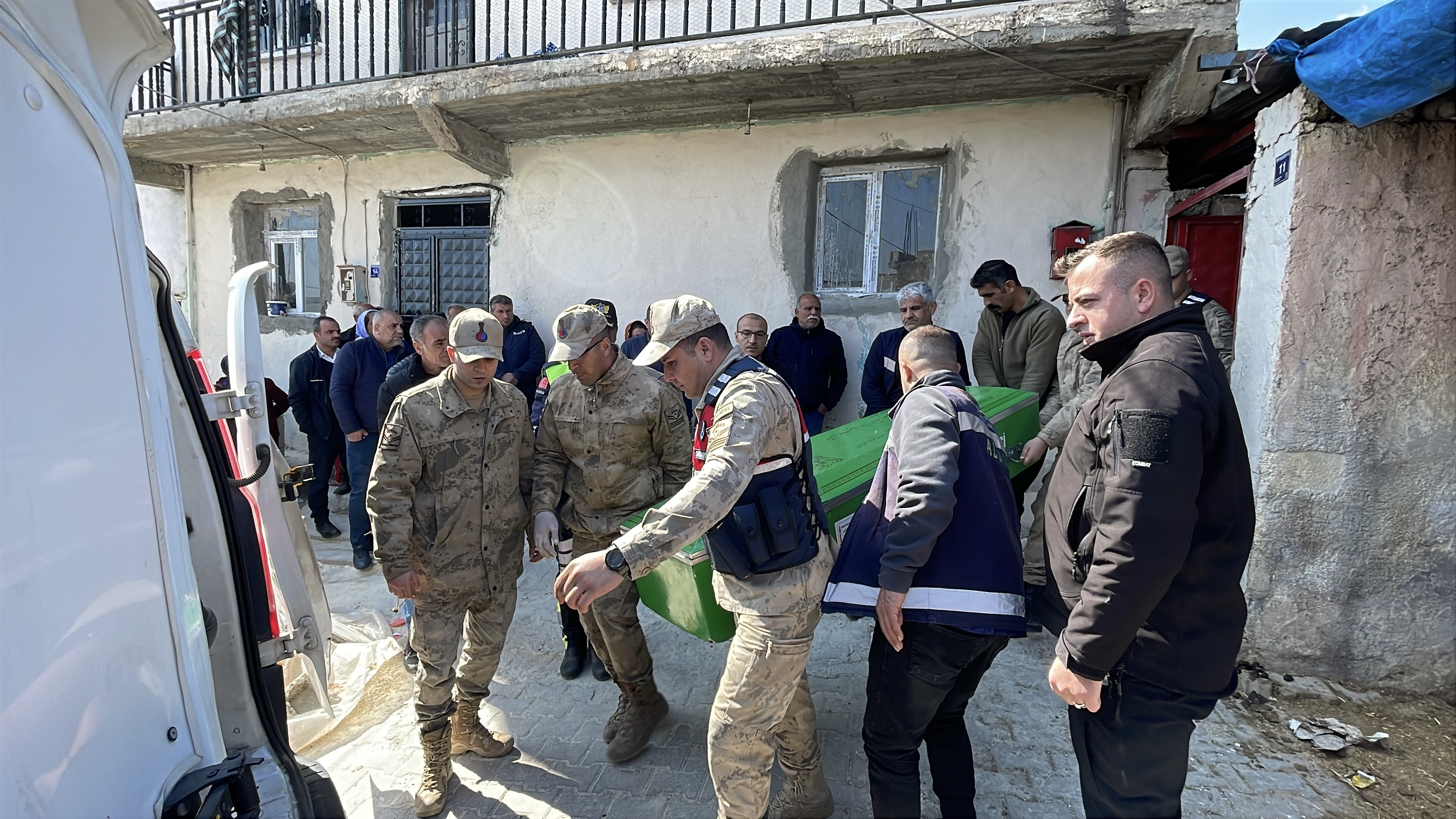 komsularin-kopek-besleme-kavgasi-kari-k-585573-173305.jpg