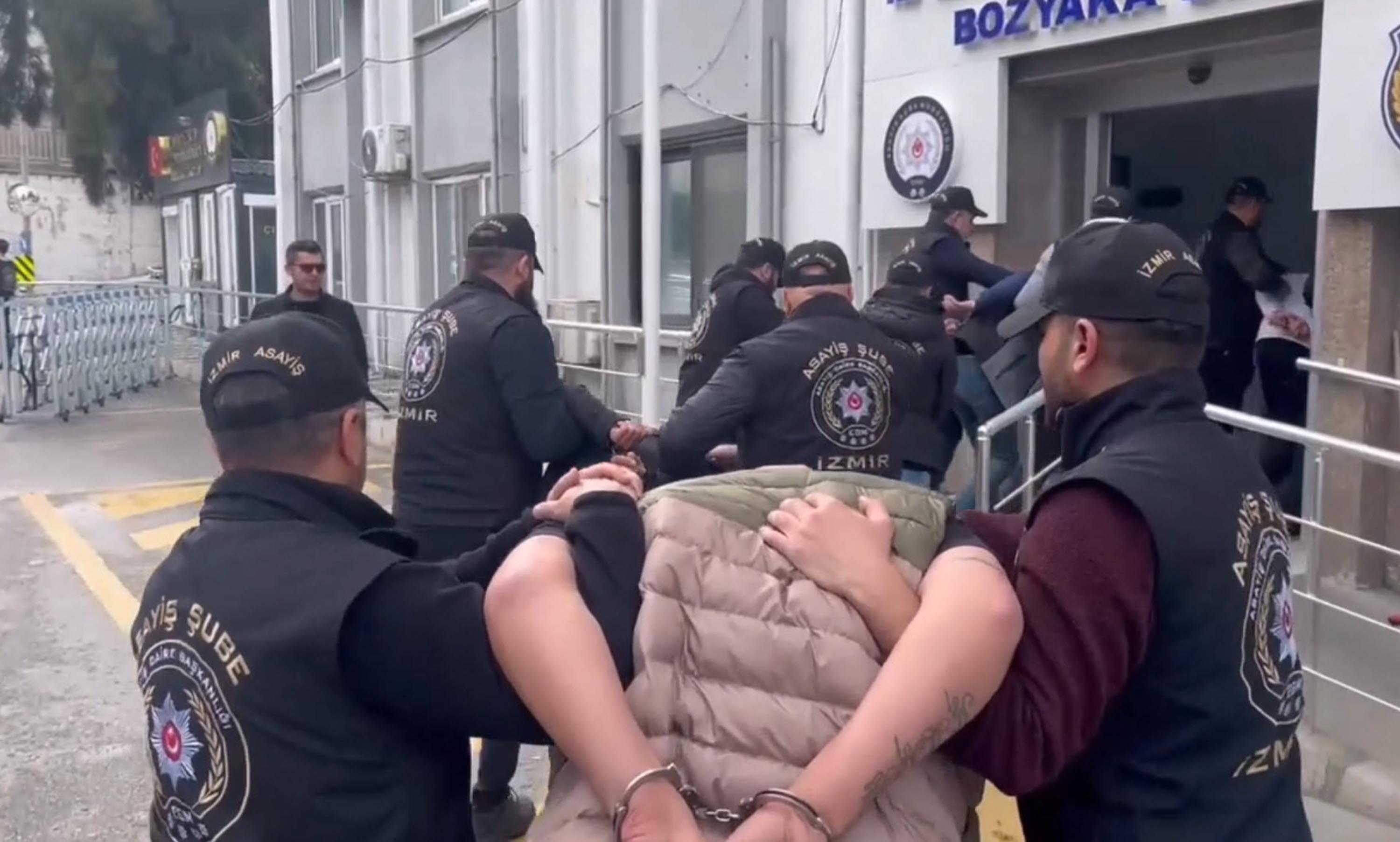 izmir-kocasini-kizinin-nisanlisina-ol-594480-175884.jpg