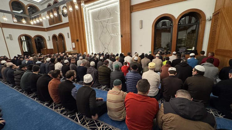 rizede-enderun-usulu-teravih-namazi-yogun-katilimla-eda-edildi-1.jpg
