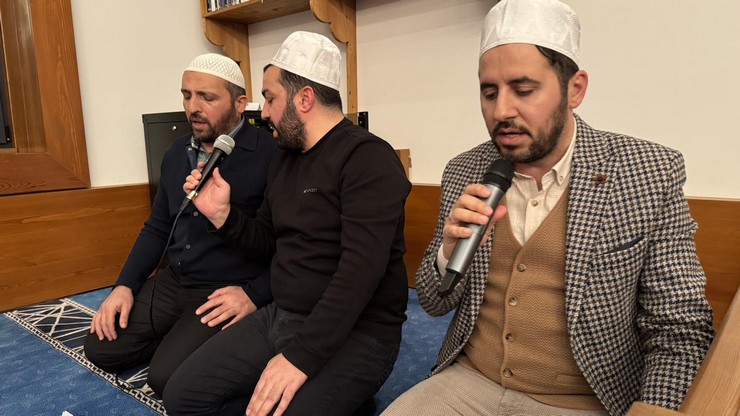 rizede-enderun-usulu-teravih-namazi-yogun-katilimla-eda-edildi-3.jpg