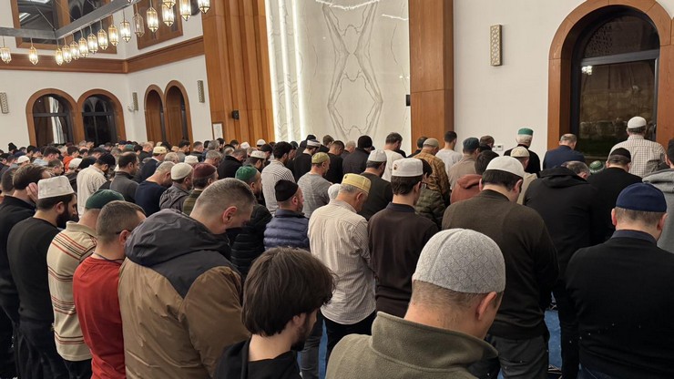 rizede-enderun-usulu-teravih-namazi-yogun-katilimla-eda-edildi-5.jpg