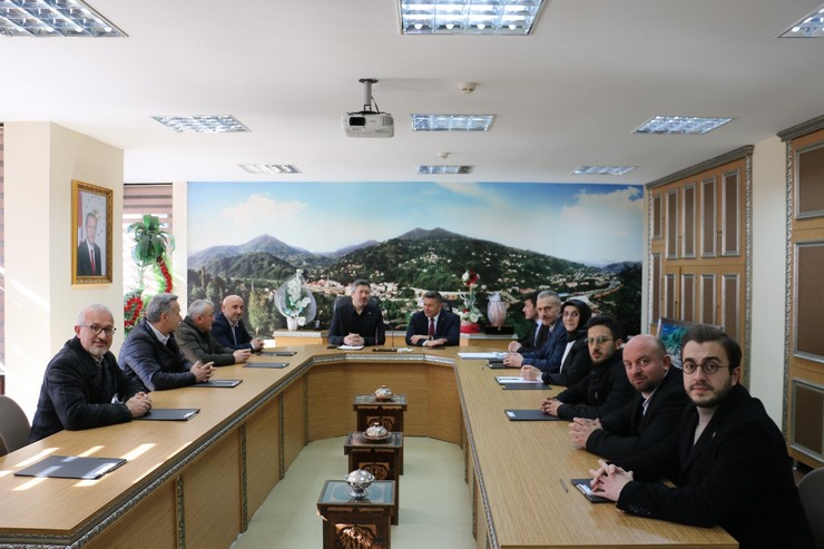guneysu-ile-karaisali-arasinda-kardes-sehir-protokolu-imzalandi-1.jpg