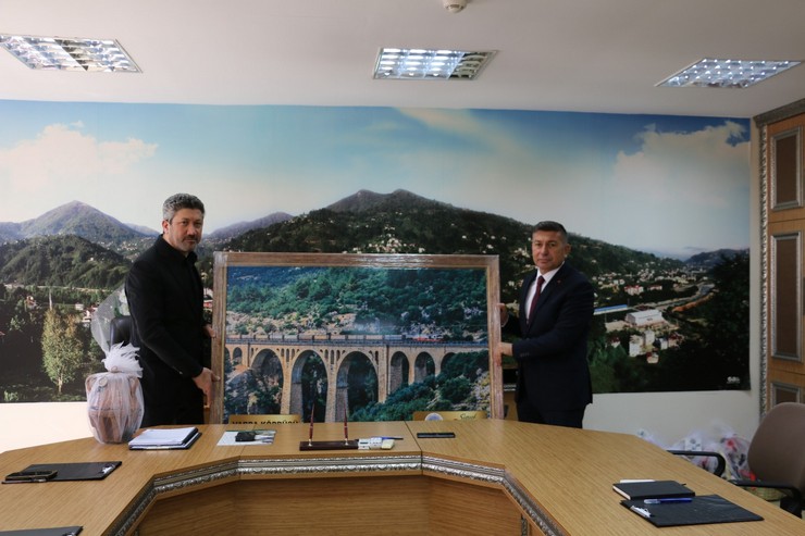 guneysu-ile-karaisali-arasinda-kardes-sehir-protokolu-imzalandi-3.jpg