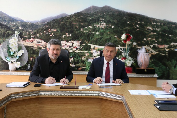 guneysu-ile-karaisali-arasinda-kardes-sehir-protokolu-imzalandi-4.jpg