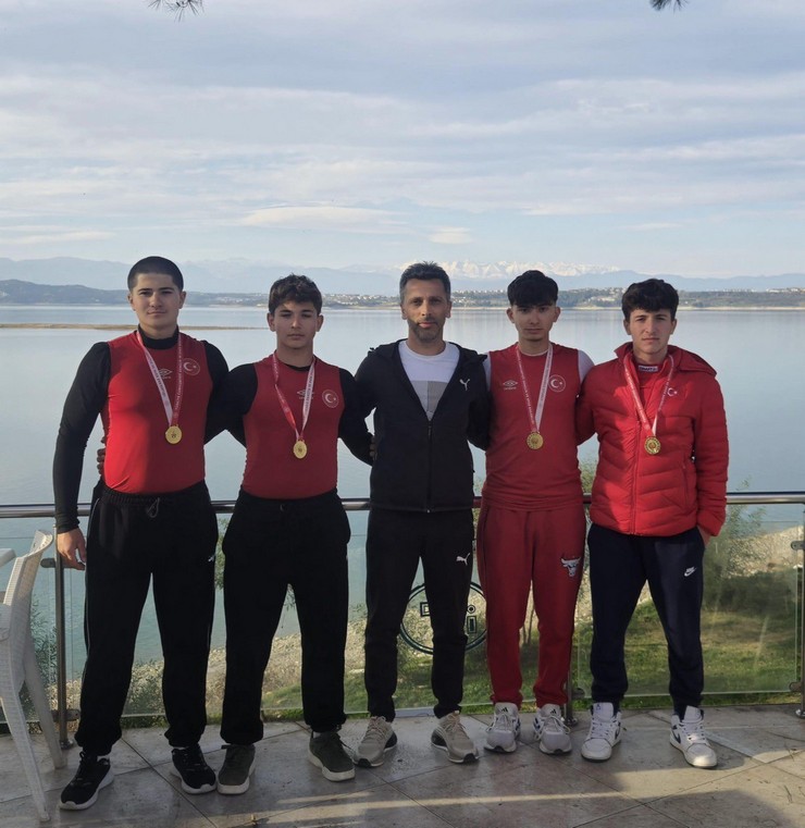 guneysu-spor-lisesi-kano-takimi-adanada-firtina-gibi-esti-4-sporcuyla-3-turkiye-sampiyonlugu-12.jpg