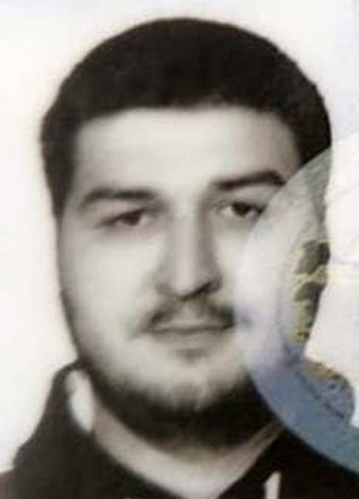 antalyada-halit-can-sakman-28-kendisi-gibi-hemsire-olan-2-ay-once-evlendigi-sevcan-demir-sakmani-26-satirla-oldurdu-kendisi-de-bogazindan-yaralanan-halit-can-sak.jpg