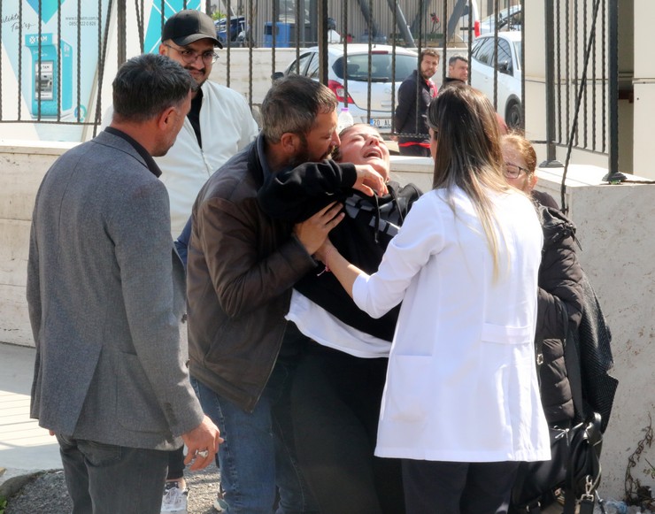 antalyada-halit-can-sakman-30-kendisi-gibi-hemsire-olan-2-ay-once-evlendigi-sevcan-demir-sakmani-26-satirla-oldurdu-kendisi-de-bogazindan-yaralanan-halit-can-sak.jpg