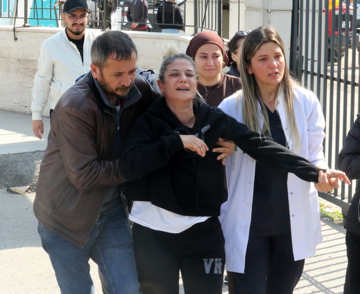 antalyada-halit-can-sakman-31-kendisi-gibi-hemsire-olan-2-ay-once-evlendigi-sevcan-demir-sakmani-26-satirla-oldurdu-kendisi-de-bogazindan-yaralanan-halit-can-sak.jpg