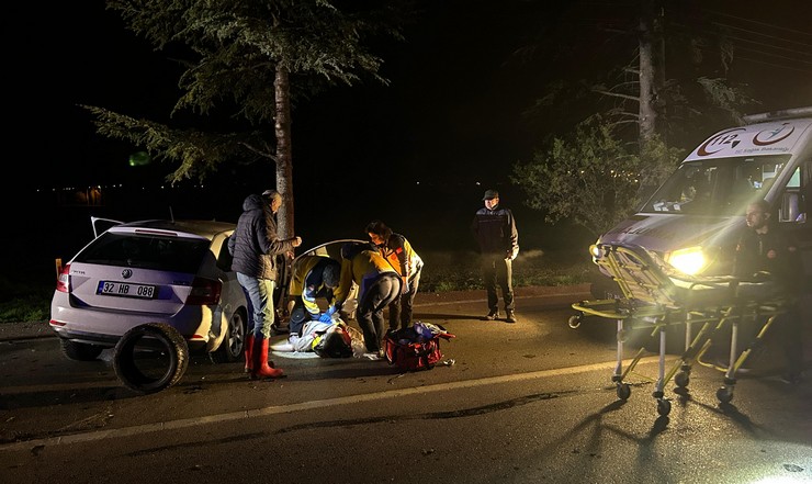 ispartada-agaca-carpan-otomobildeki-suleyman-demirel-universitesi-sdu-ogretim-uyesi-doc-dr-elif-kaya-38-hayatini-kaybetti-esi-ile-oglu-yaralandi.jpg