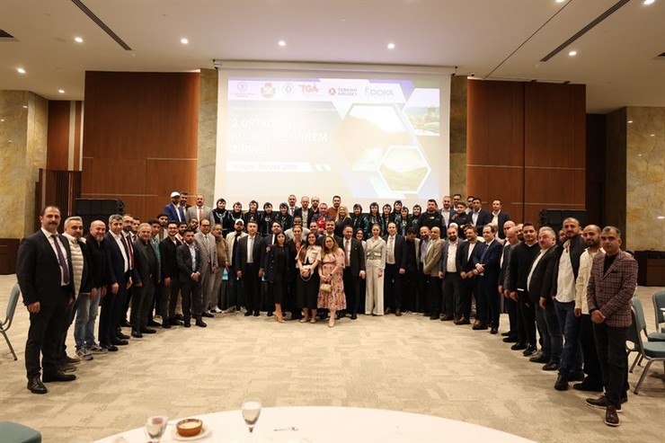 rizede-2-orta-dogu-kultur-ve-turizm-zirvesinin-gala-programi-gerceklestirildi-9.jpg