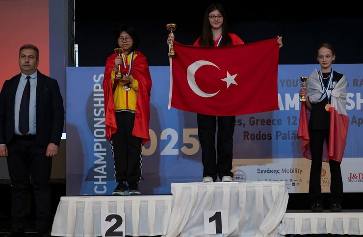 turk-satrancci-arya-aydogan-14-yas-alti-kategorisinde-dunya-sampiyonluguna-ulasti-3.jpg