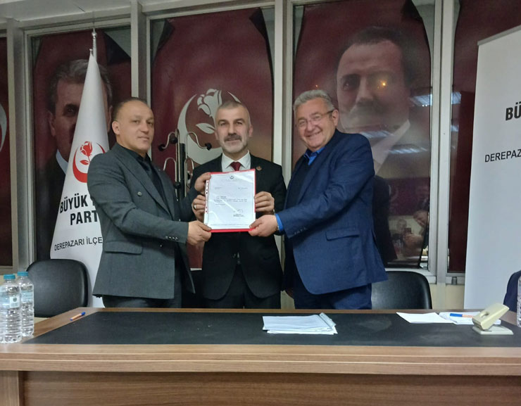 buyuk-birlik-partisi-bbp-derepazari-ilce-baskanliginda-gorev-degisikligi-yasandi-ilce-baskani-murat-yildiz-gorevinden-ayrilirken-ilce-baskanligina-kazim-topal-atandi.jpg