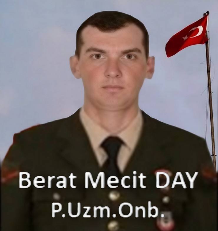 irakin-kuzeyinde-pence-kilit-operasyonu-bolgesinde-teroristler-tarafindan-duzenlenen-saldirida-yaralanip-tedaviye-alindigi-hastanede-sehit-olan-piyade-uzman-onbasi-b.jpg