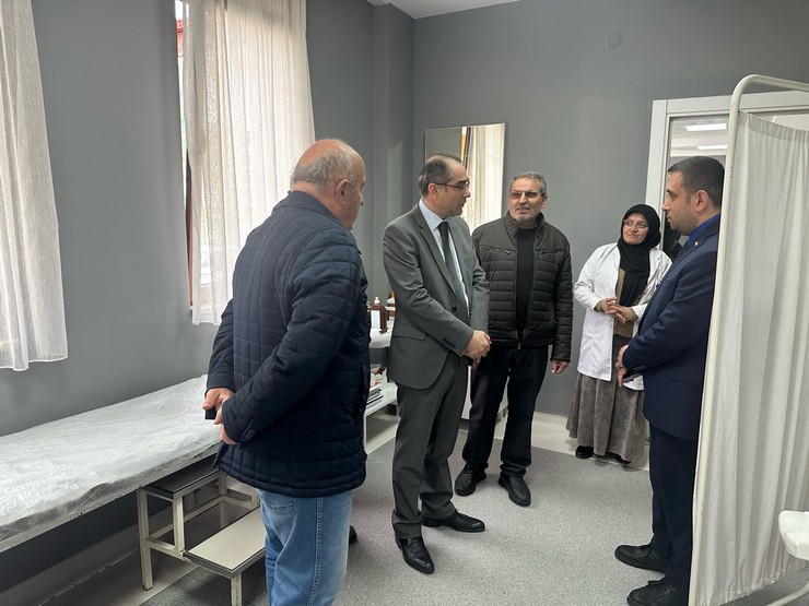 rize-il-saglik-muduru-doc-dr-gokhan-demiral-muradiye-aile-sagligi-merkezini-ziyaret-ederek-incelemelerde-bulundu-7.jpg
