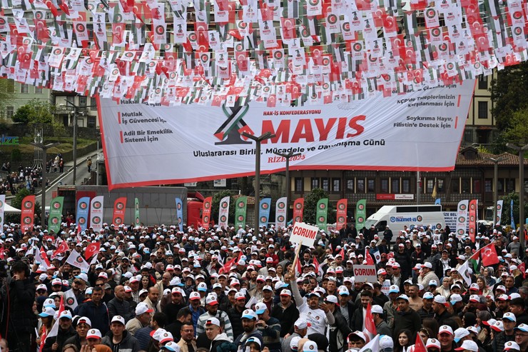 hak-is-1-mayis-emek-ve-dayanisma-gununu-rizede-kutladi-10.jpg