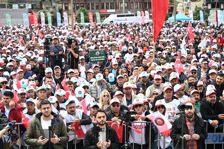 hak-is-1-mayis-emek-ve-dayanisma-gununu-rizede-kutladi-15.jpg