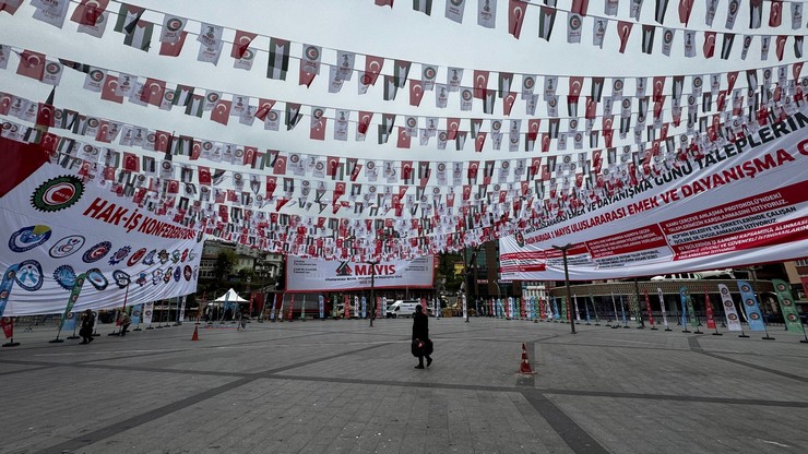 hak-is-konfederasyonu-genel-baskani-mahmut-arslan-1-mayis-uluslararasi-birlik-mucadele-ve-dayanisma-gununun-bugun-rizede-kitlesel-katilimla-kutlanacagini-belirtti-7.jpg