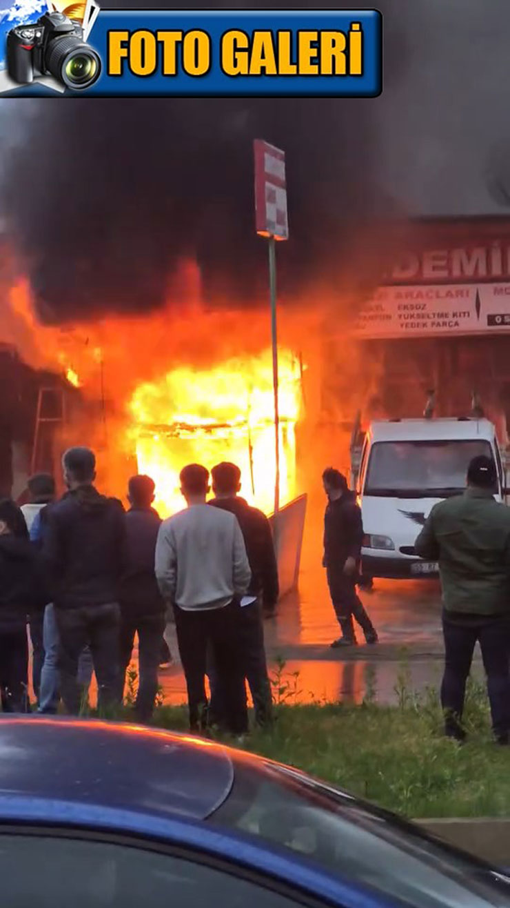 angin-itfaiye-ekiplerince-sonduruldu-yanginda-atolye-kullanilmaz-hale-gelirken-is-yeri-sahiplerini-yakinlari-teselli-etti.jpg
