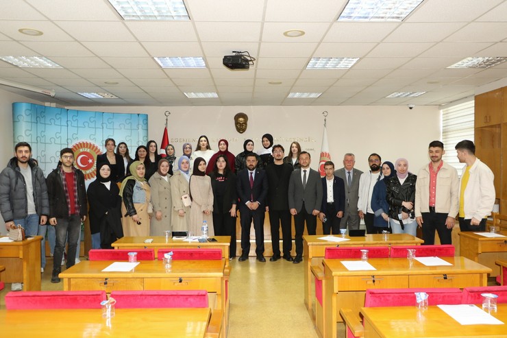 rize-il-genel-meclisi-rte-universitesi-ogrencilerini-konuk-etti-13.jpg