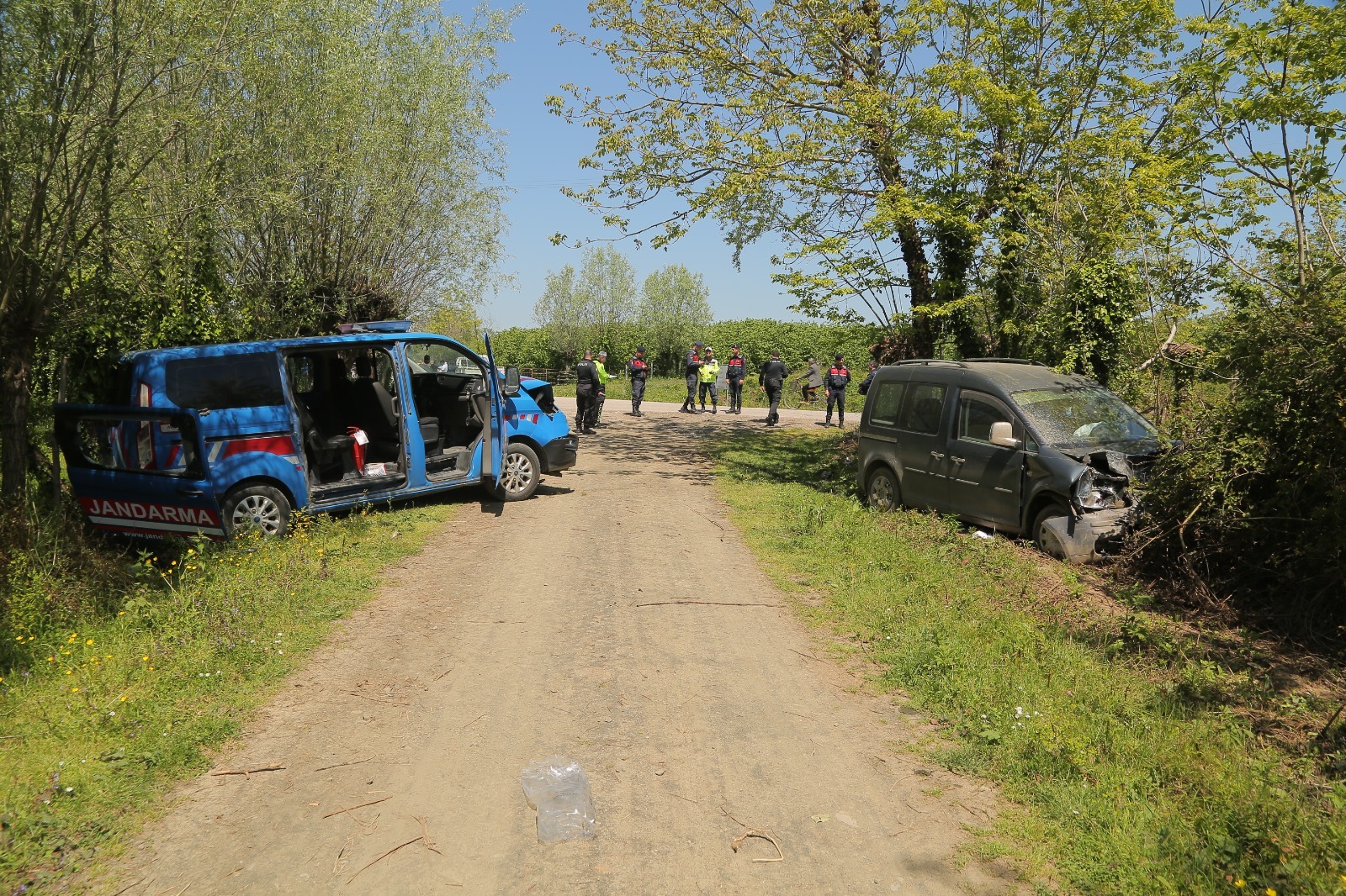 jandarma-aracina-carpan-hafif-ticari-ara-697604-206580.jpg