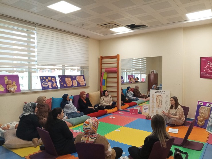 rize-il-saglik-mudurlugu-saglikli-hayat-merkezi-tarafindan-gebe-okulunda-anne-ve-baba-adaylarina-yonelik-saglikli-bir-gebelik-sureci-ve-bilincli-bir-dogum-icin-egiti-6.jpg