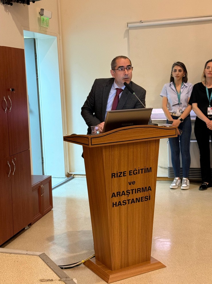 rizede-recep-tayyip-erdogan-universitesi-egitim-ve-arastirma-hastanesinde-sekreterlerle-degerlendirme-toplantisi-duzenlendi-6.jpg