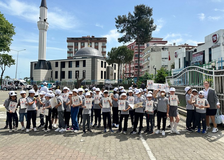 rizede-saglikli-cocuk-saglikli-gelecek-etkinligi-gerceklestirildi-19.jpg