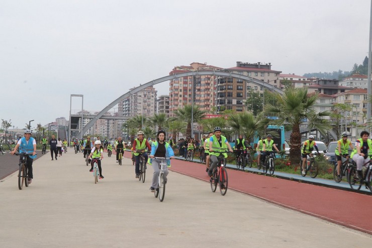 rizede-yesilay-rize-subesi-tarafindan-sagligin-keyfini-birlikte-surelim-sloganiyla-duzenlenen-12-geleneksel-yesilay-bisiklet-turu-yogun-bir-katilimla-gerceklesti-14-001.jpg