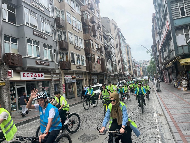 rizede-yesilay-rize-subesi-tarafindan-sagligin-keyfini-birlikte-surelim-sloganiyla-duzenlenen-12-geleneksel-yesilay-bisiklet-turu-yogun-bir-katilimla-gerceklesti-25.jpg