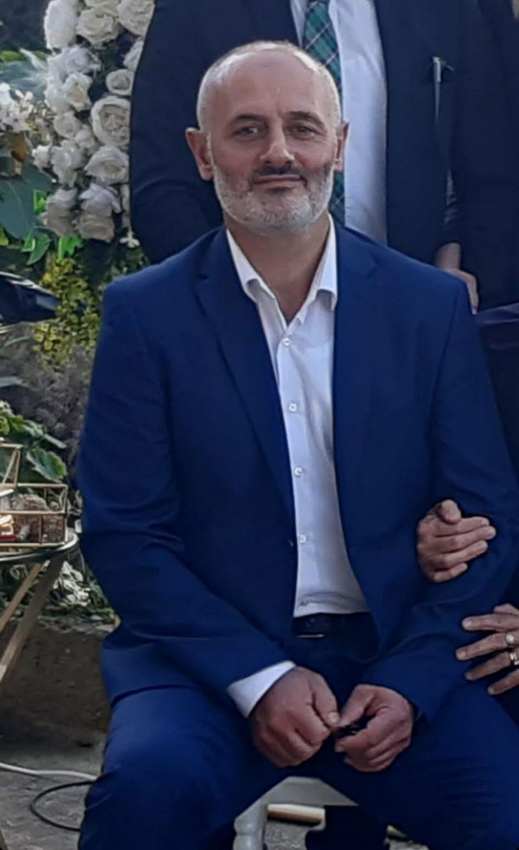 rizenin-tunca-beldesinde-seyir-halindeyken-yamactan-kopan-kaya-parcasinin-uzerine-dustugu-kamyonetteki-mustafa-zengin-62-hayatini-kaybetti-surucu-baba-ile-oglu-yaral.jpg
