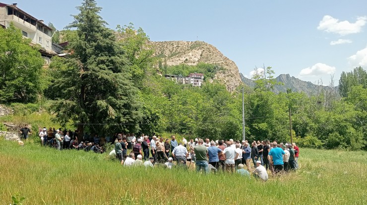 rizedeki-kazada-hayatini-kaybeden-rteu-ogrencisi-ve-kardesi-artvinde-defnedildi-4.jpg
