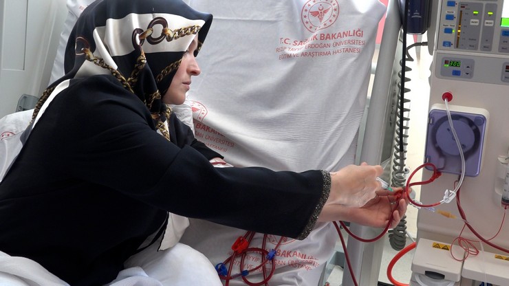 rize-il-saglik-mudurlugu-tarafindan-il-genelinde-saglik-hizmetlerinin-kalitesini-artirmak-amaciyla-evde-hemodiyaliz-tedavisi-uygulamasi-hayata-gecirildi-4.jpg